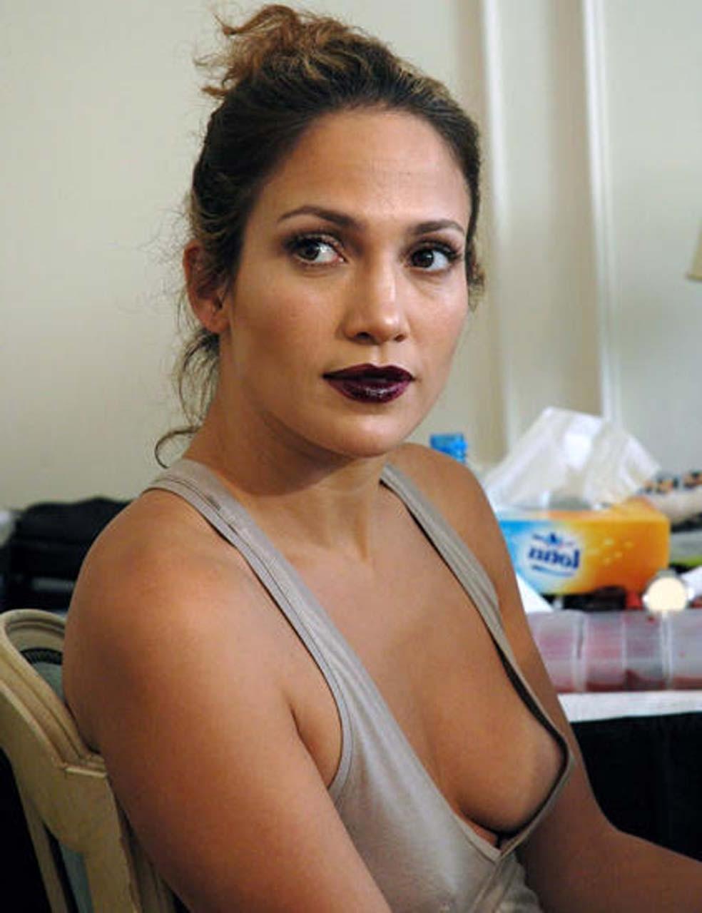 16P Jennifer Lopez in fuck me boots and nipple slip on stage