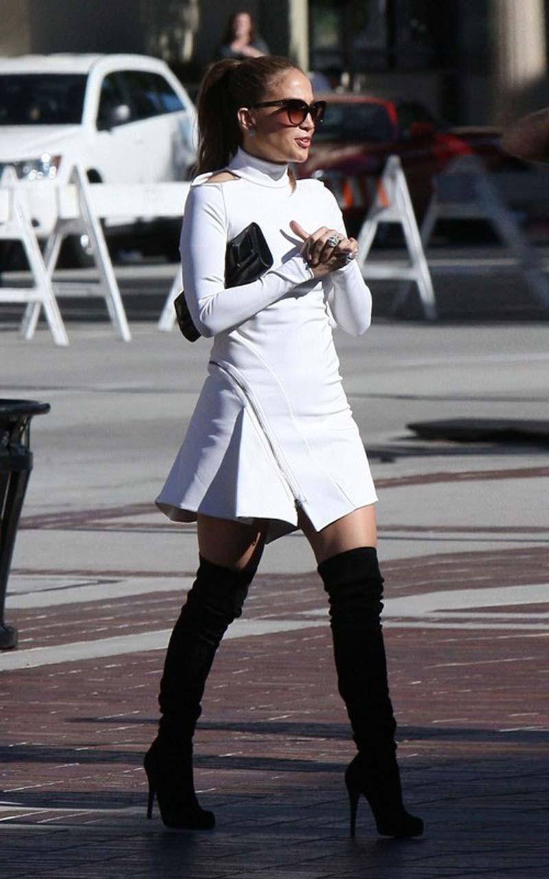 16P Jennifer Lopez in fuck me boots and nipple slip on stage