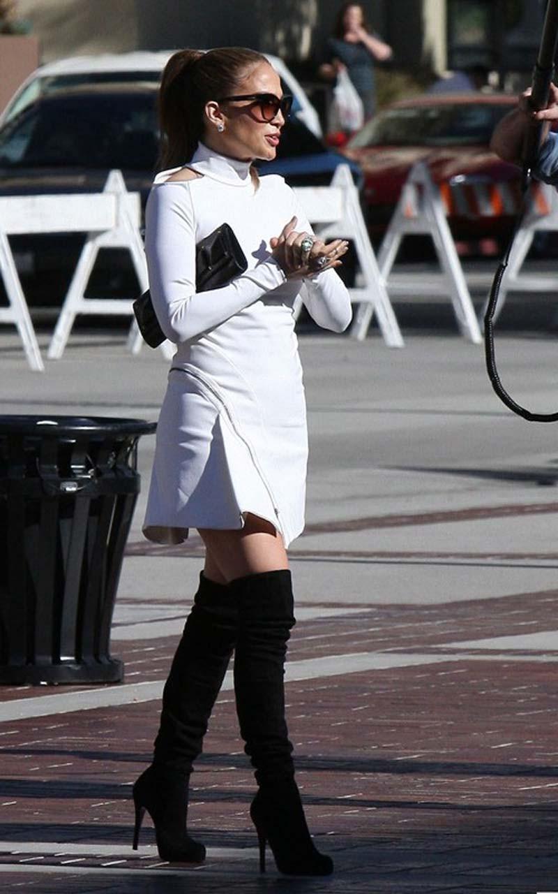 16P Jennifer Lopez in fuck me boots and nipple slip on stage