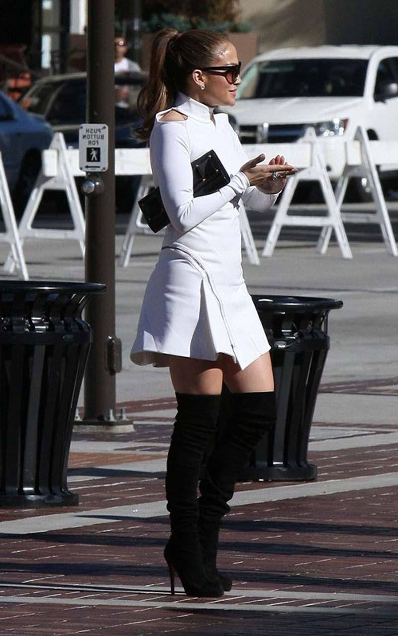 16P Jennifer Lopez in fuck me boots and nipple slip on stage