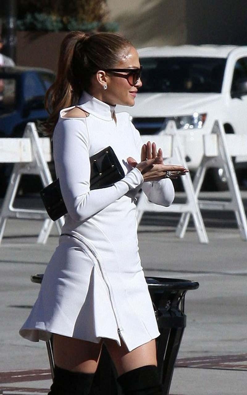 16P Jennifer Lopez in fuck me boots and nipple slip on stage