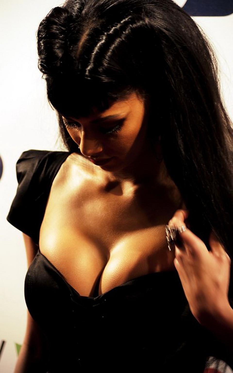 16P Nicole Scherzinger showing huge cleavage in black low cut dress at the Jingle Be