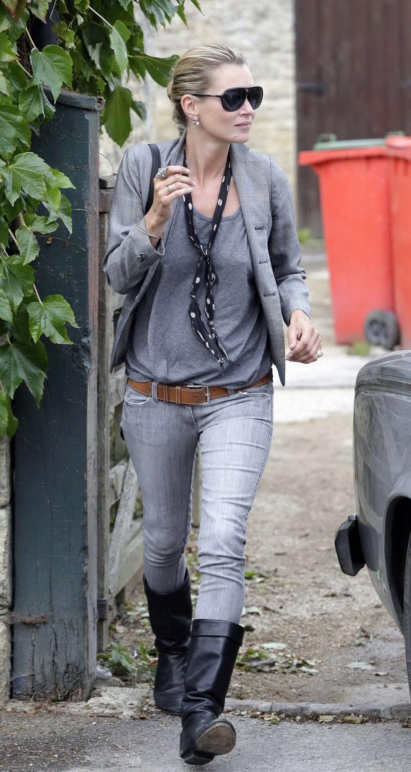 16P Kate Moss braless showing nice cleavage in black top at 'Vintage Muse' fragrance