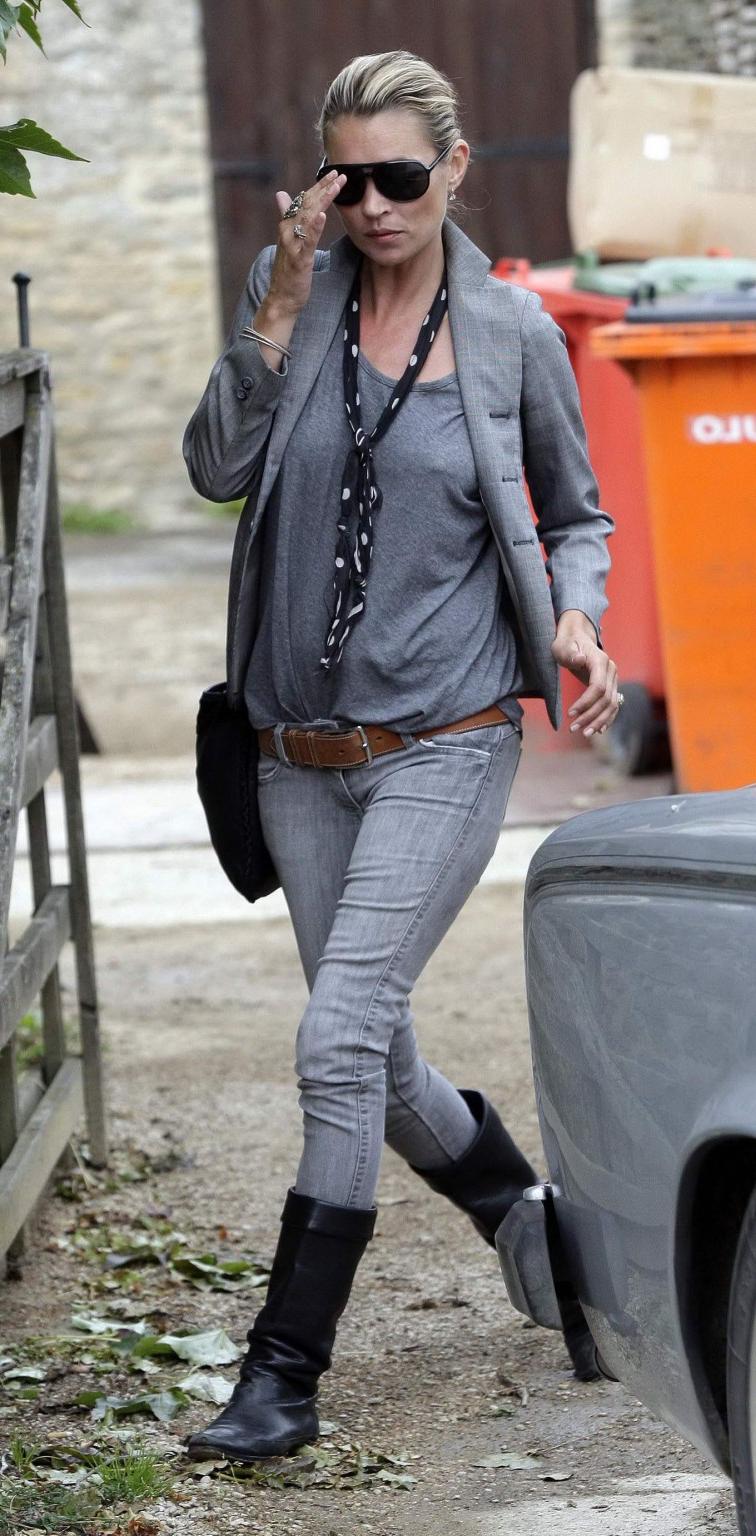 16P Kate Moss braless showing nice cleavage in black top at 'Vintage Muse' fragrance
