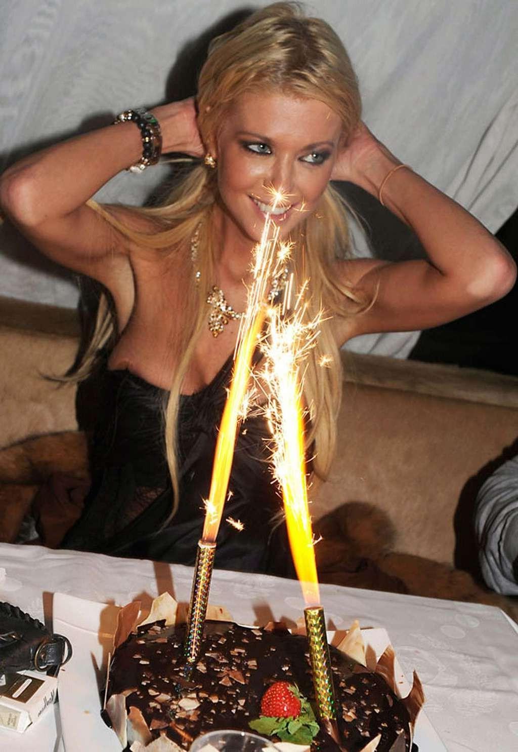 10P Tara Reid nipple slip and flashing her panties upskirt paparazzi shoots