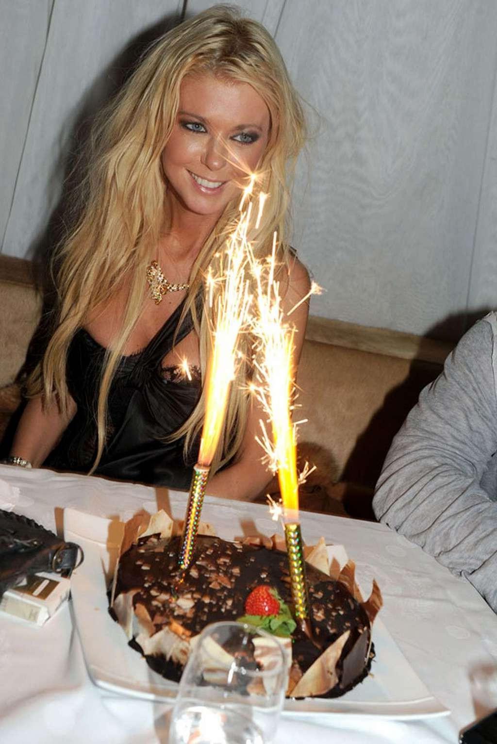 10P Tara Reid nipple slip and flashing her panties upskirt paparazzi shoots