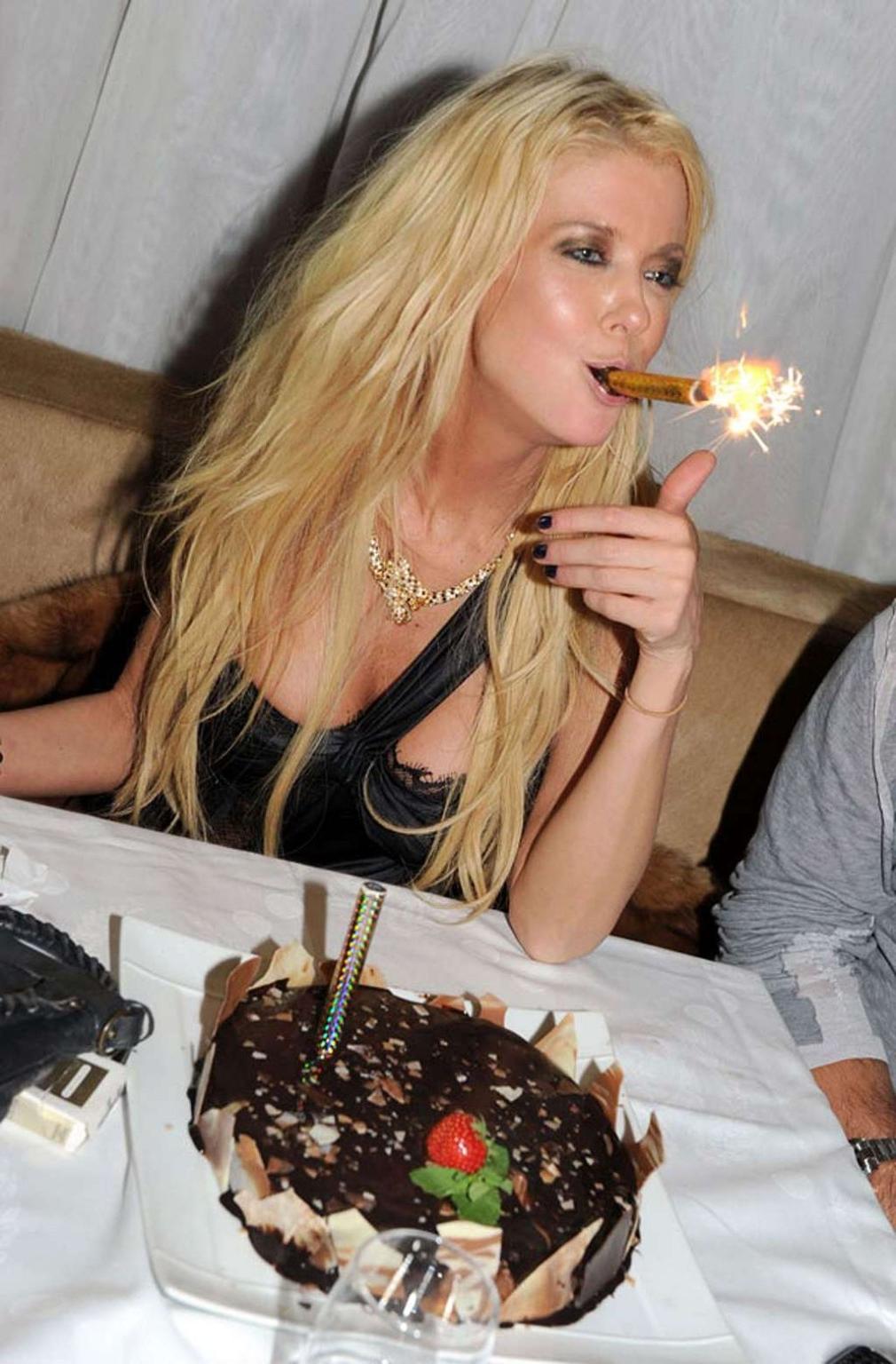 10P Tara Reid nipple slip and flashing her panties upskirt paparazzi shoots