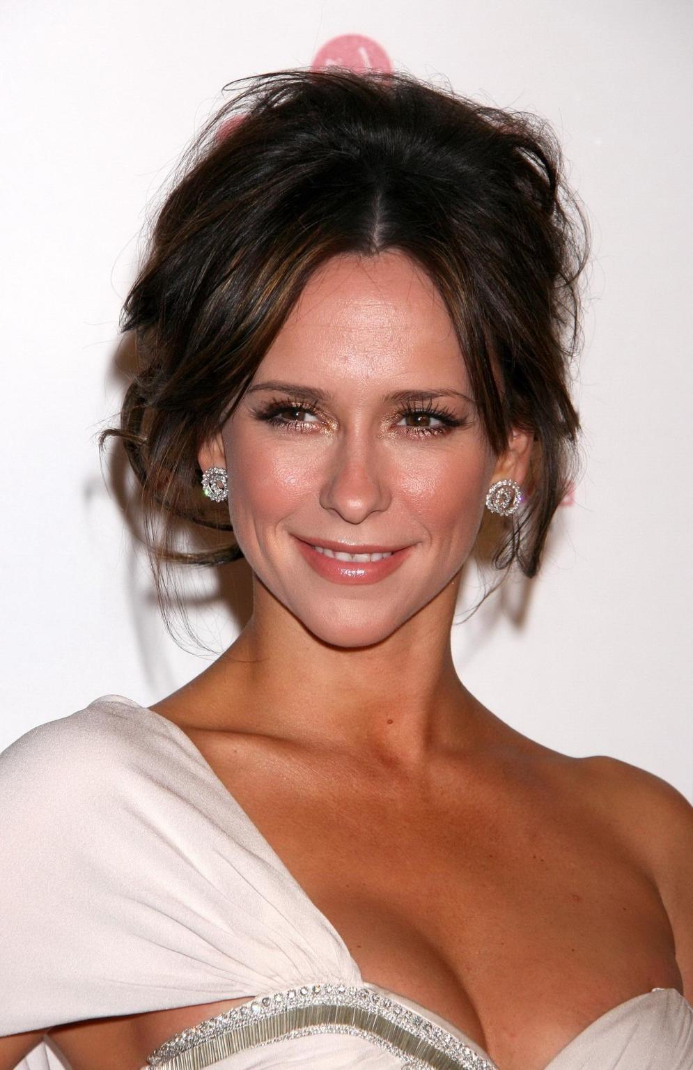 16P Jennifer Love Hewitt showing huge cleavage in white maxi dress at 4th Annual Roc