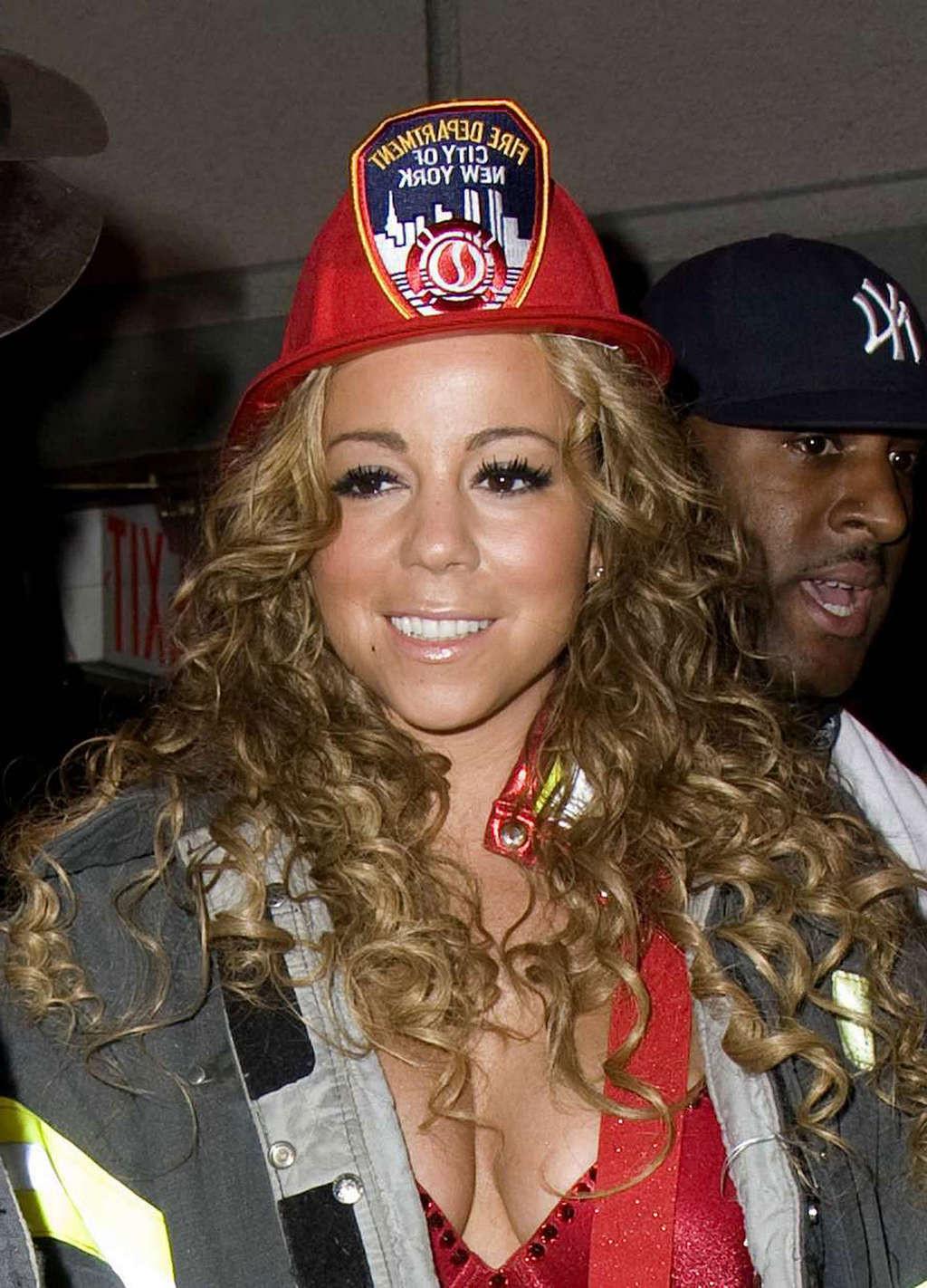 16P Mariah Carey very sexy and hot bikini and nipple slip photos