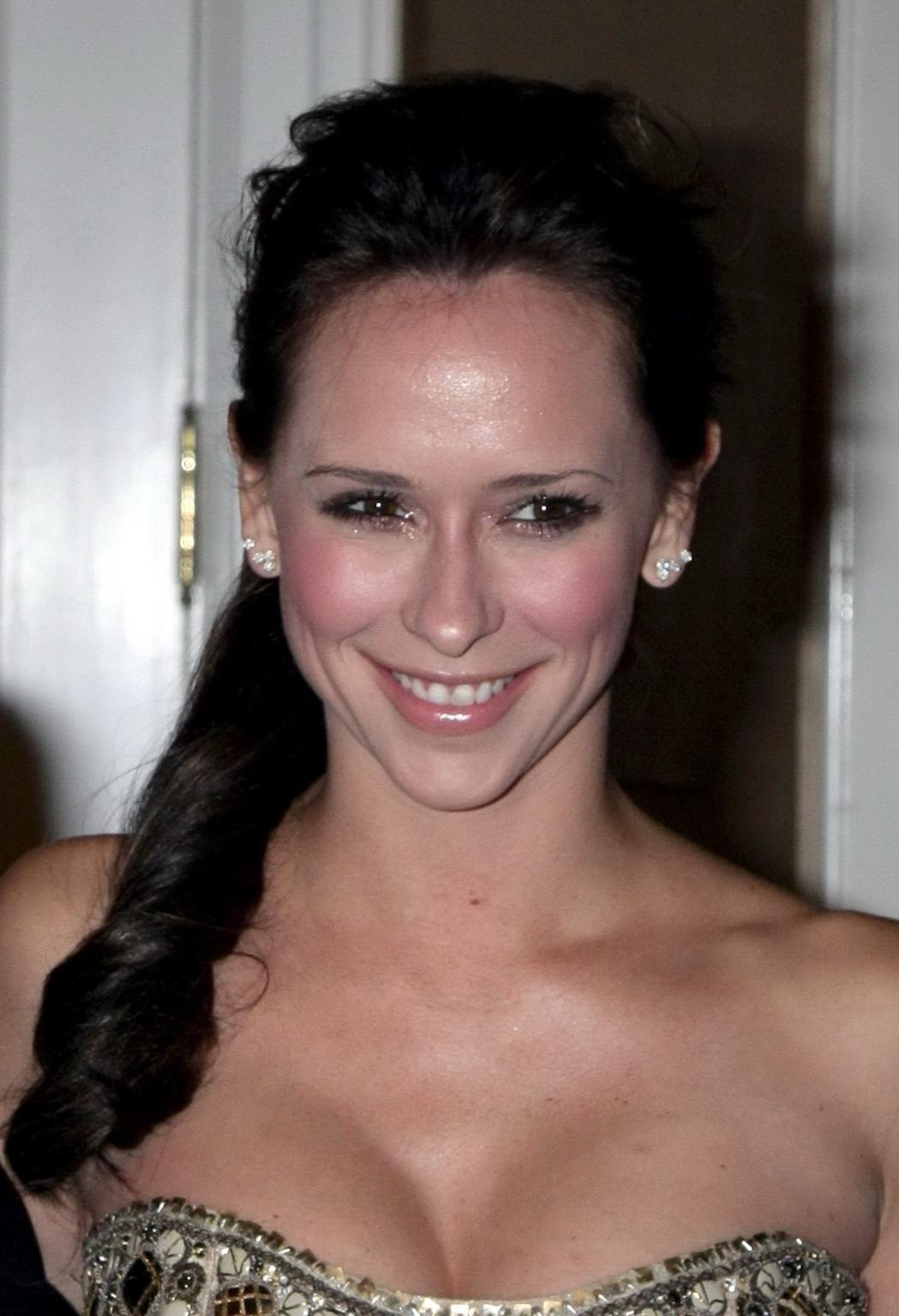16P Jennifer Love Hewitt showing awesome cleavage in a strapless dress at 39th Annua