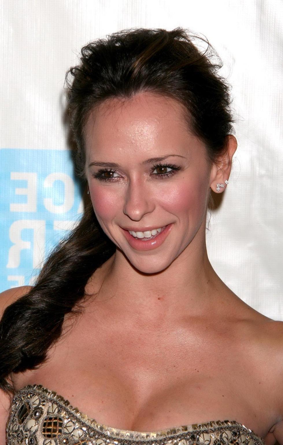 16P Jennifer Love Hewitt showing awesome cleavage in a strapless dress at 39th Annua