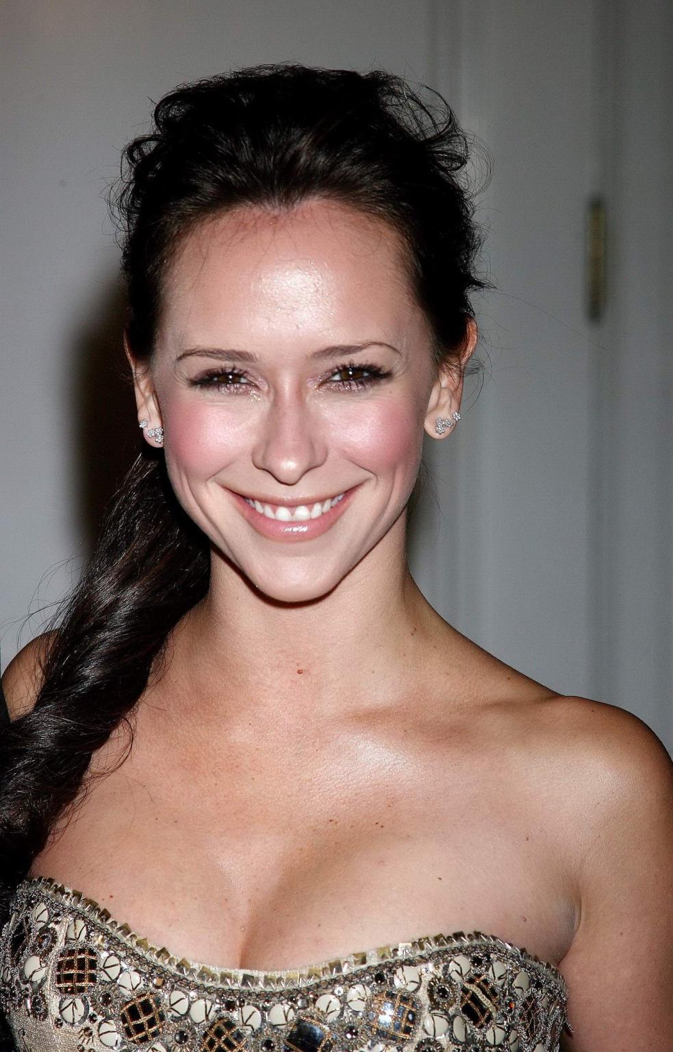 16P Jennifer Love Hewitt showing awesome cleavage in a strapless dress at 39th Annua