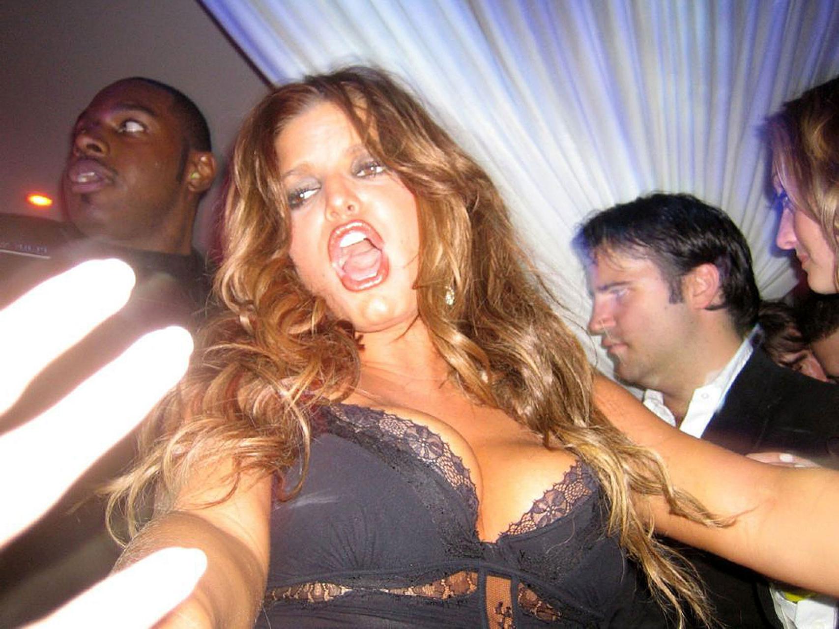 16P Jessica Simpson exposing her sexy body and fucking huge cleavage