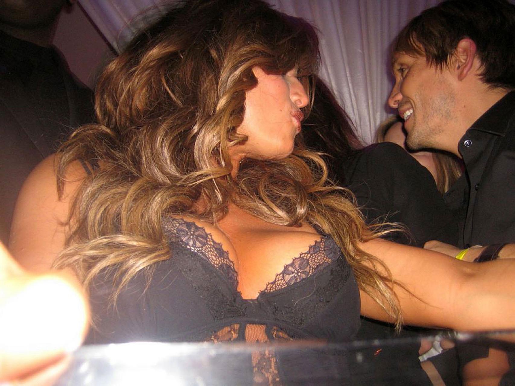 16P Jessica Simpson exposing her sexy body and fucking huge cleavage