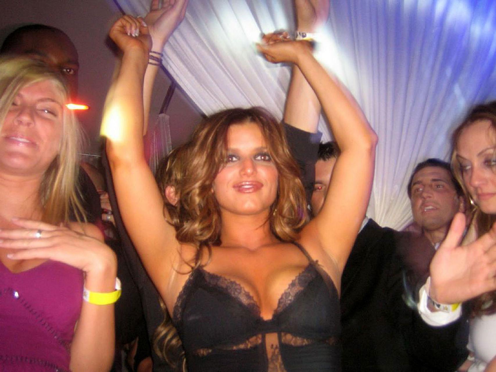16P Jessica Simpson exposing her sexy body and fucking huge cleavage
