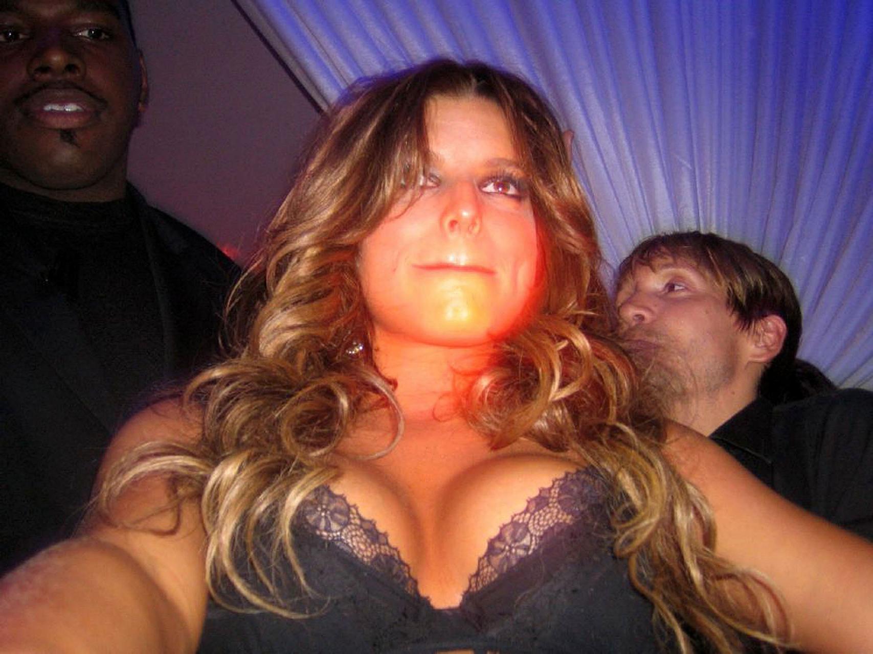 16P Jessica Simpson exposing her sexy body and fucking huge cleavage