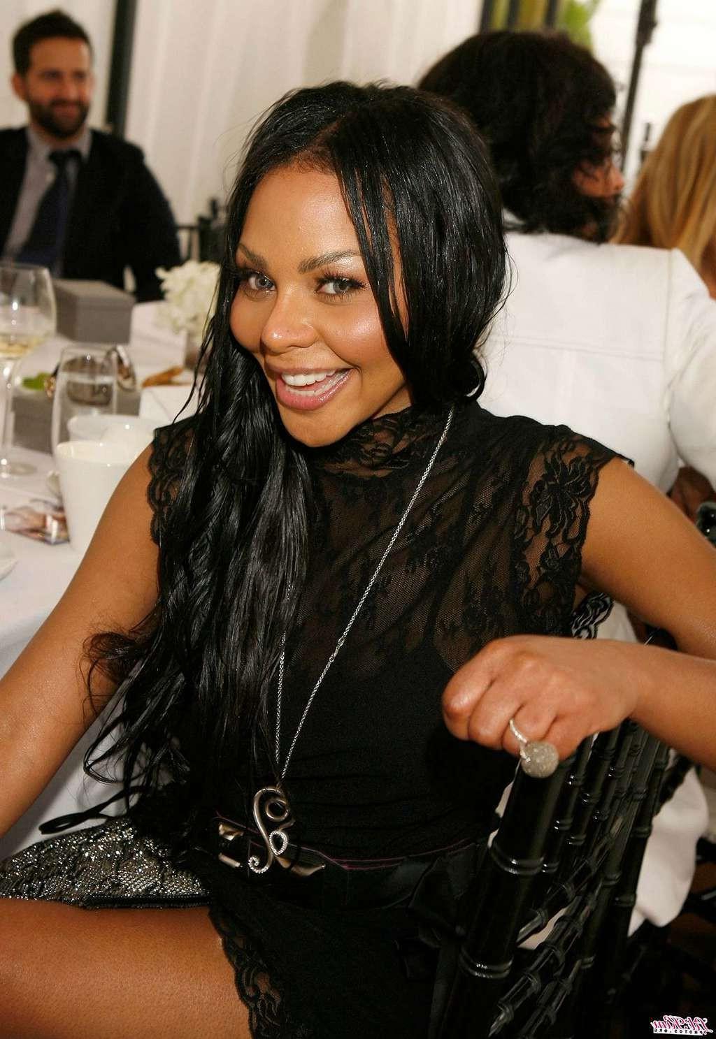10P Lil Kim nipple slip paparazzi shoots and looking very hot in mini skirt
