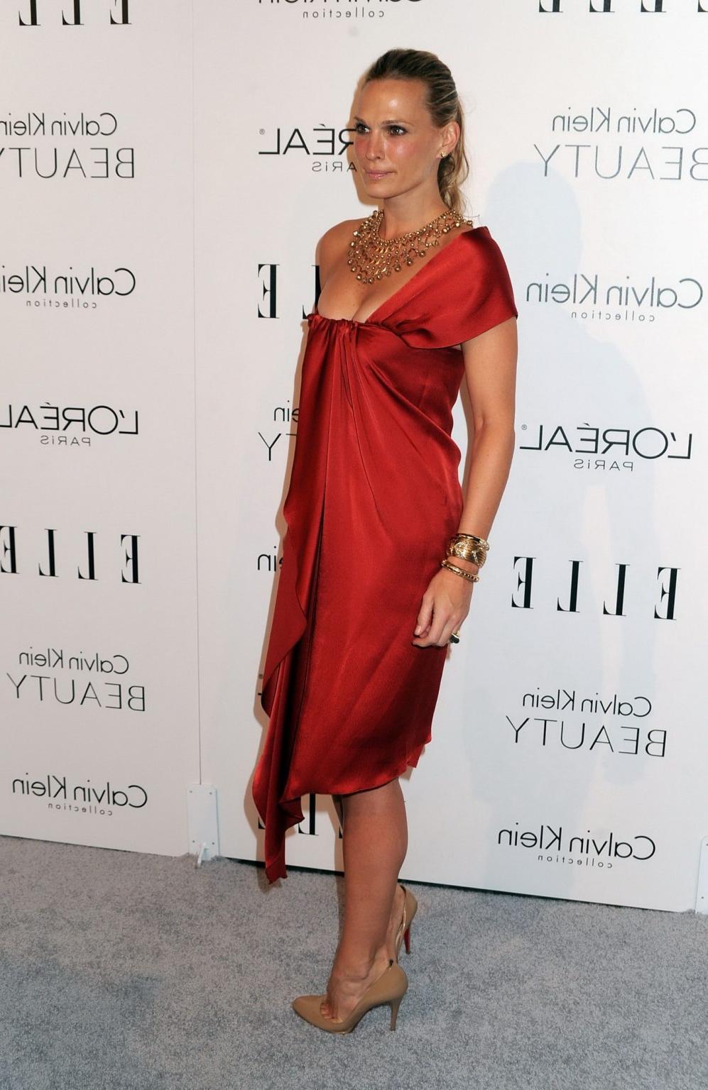 16P Molly Sims showing awesome cleavage in low cut dress at ELLE's 17th Annual Women