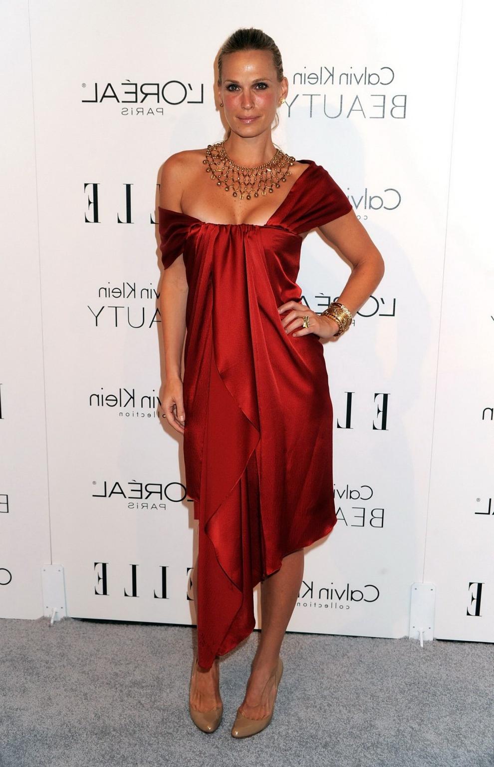 16P Molly Sims showing awesome cleavage in low cut dress at ELLE's 17th Annual Women