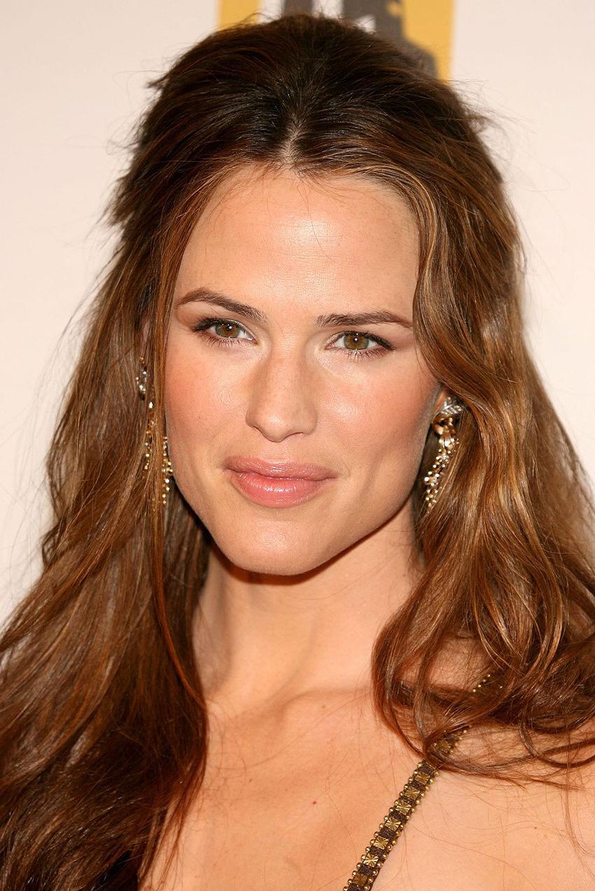 15P Jennifer Garner tasty hard nipples in public