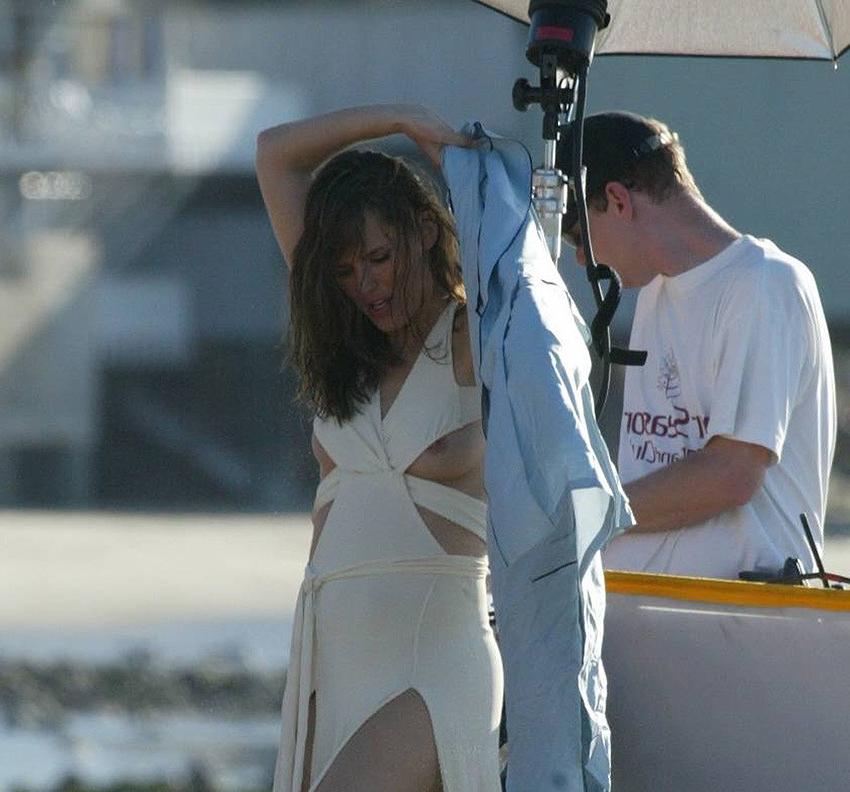 15P Jennifer Garner tasty hard nipples in public