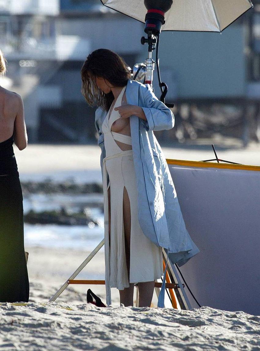 15P Jennifer Garner tasty hard nipples in public