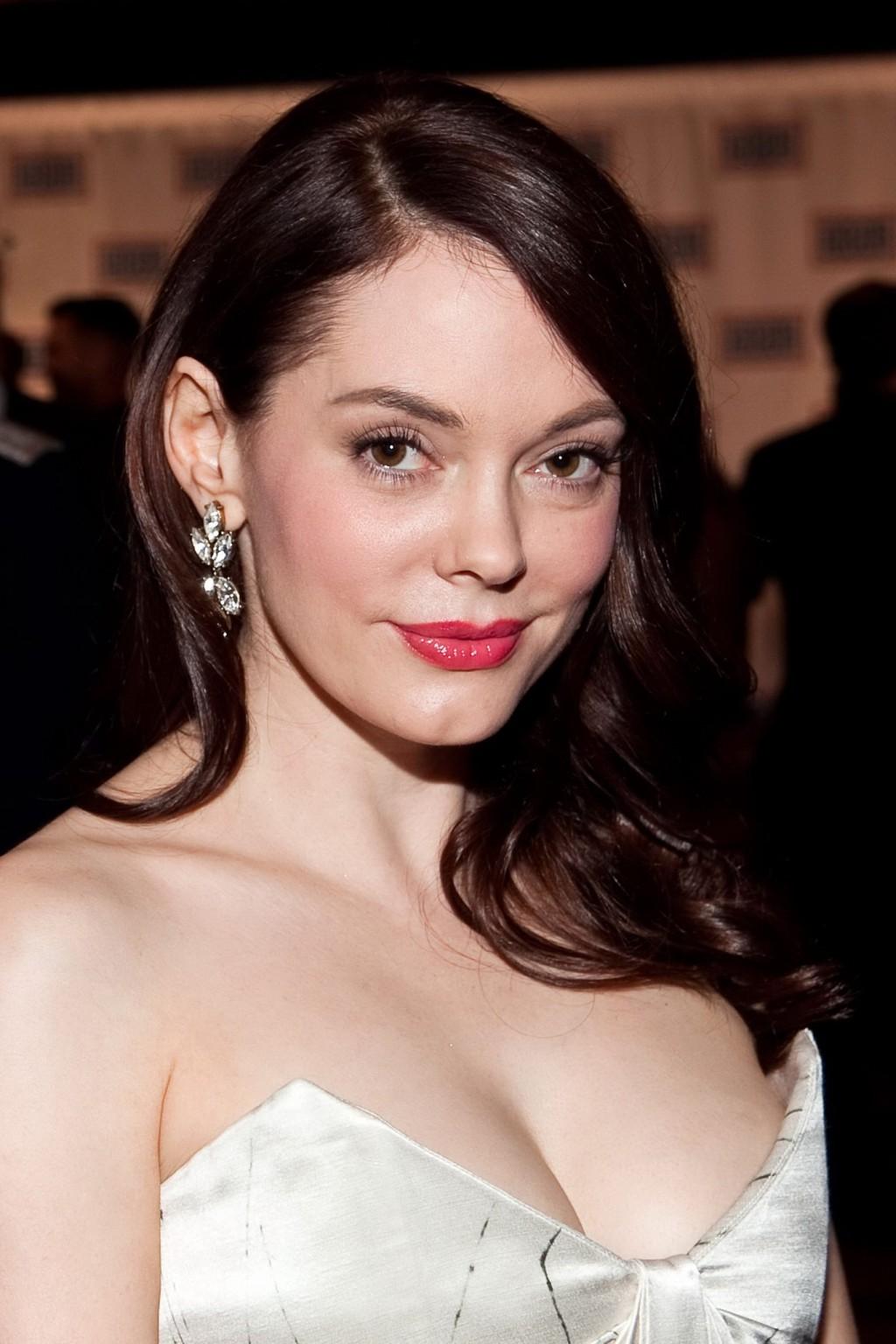 16P Rose McGowan showing massive cleavage in strapless dress at USO Gala in Washingt