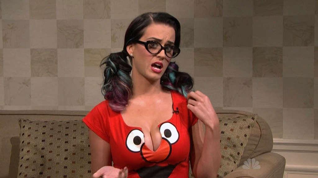 16P Katy Perry exposing huge cleavage and sexy upskirt photos