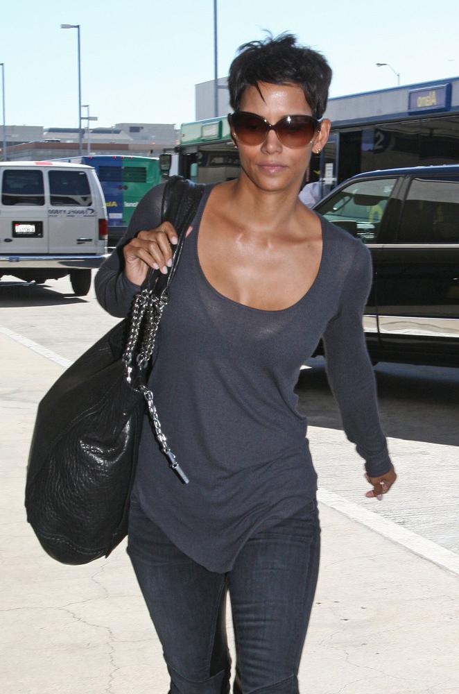 15P Halle Berry loves to show big nude tits in public