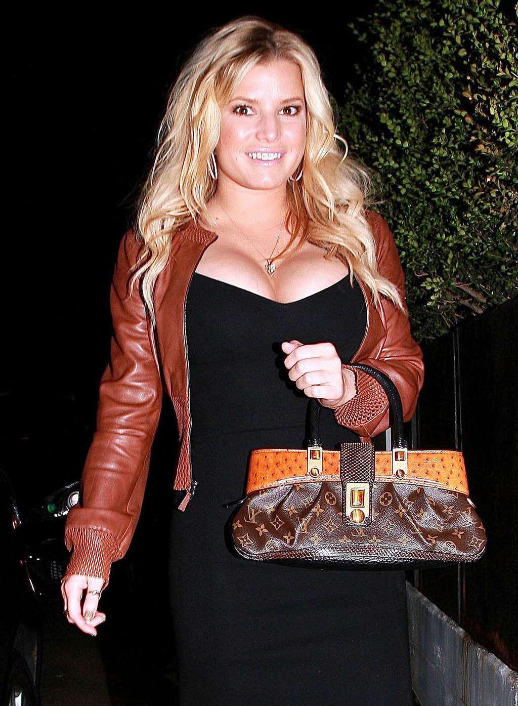 16P Jessica Simpson very sexy and hot nipple slip and upskirt photos