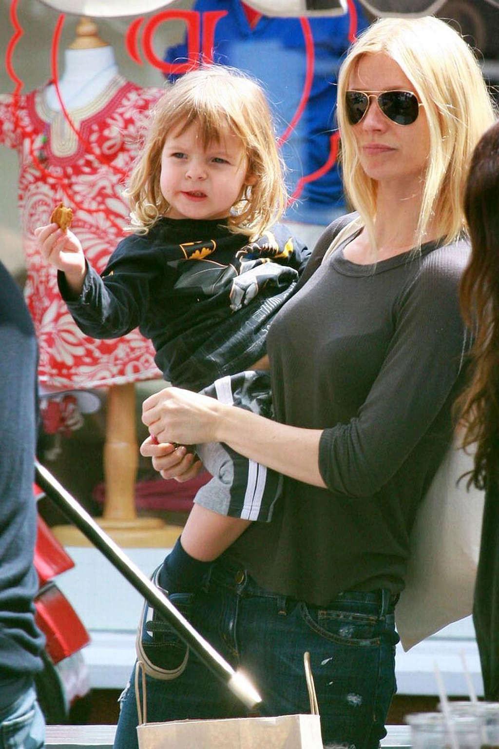10P Gwyneth Paltrow exposing huge cleavage and sexy tits in see thru blouse