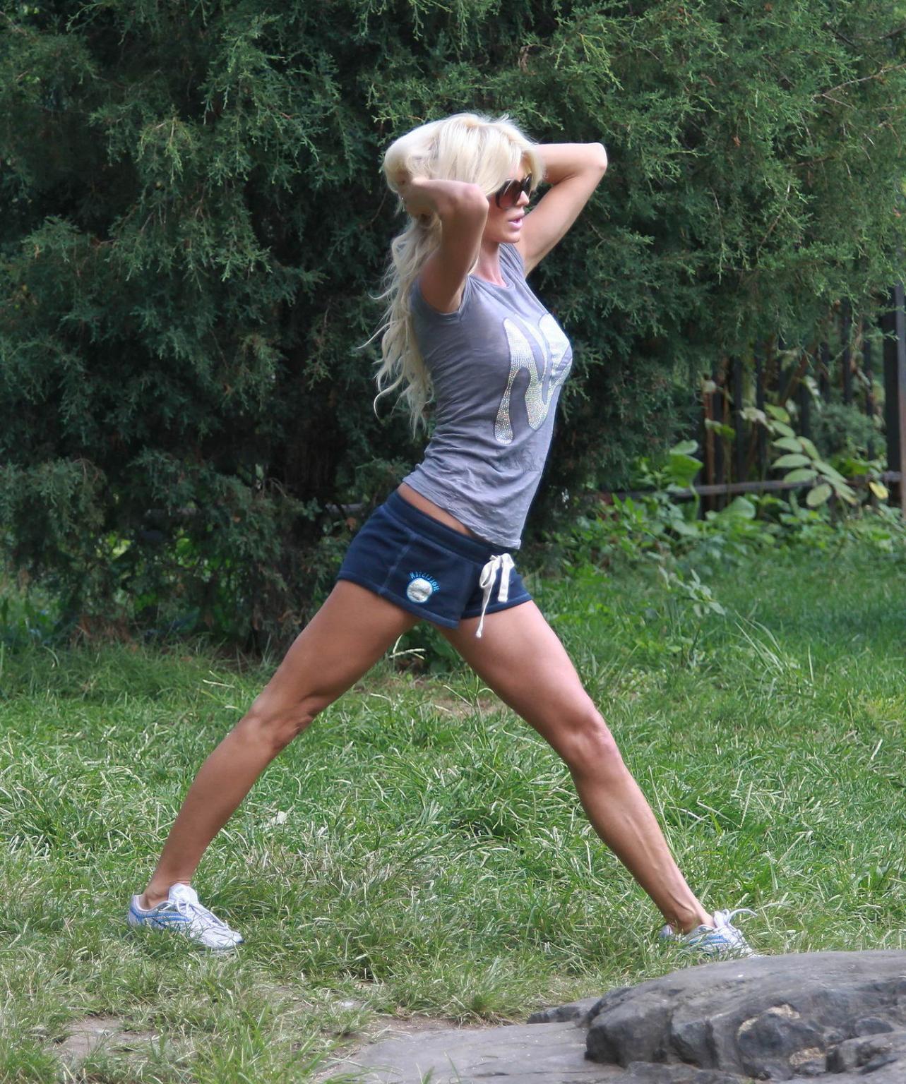 15P Victoria Silvstedt pussy slip while stretching in Central Park