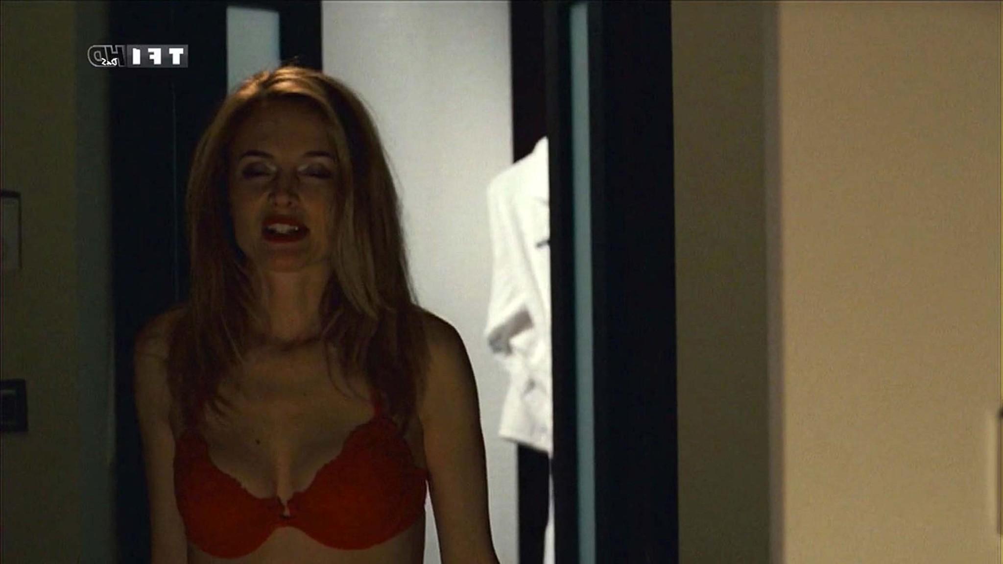 10P Heather Graham looking very sexy in underwear and showing her big tits