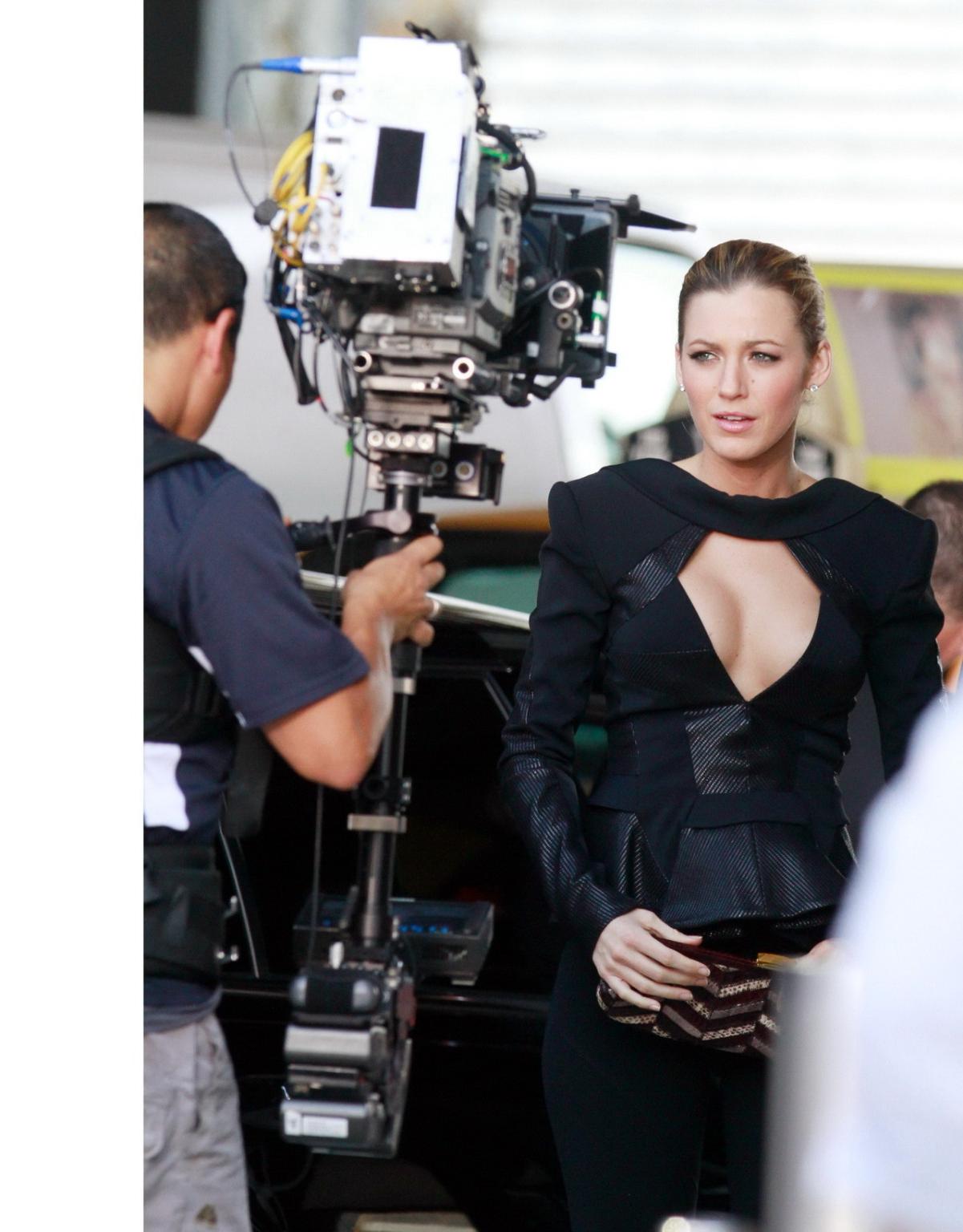 16P Blake Lively showing cleavage in killer outfit on the 'Gossip Girl' set in NYC
