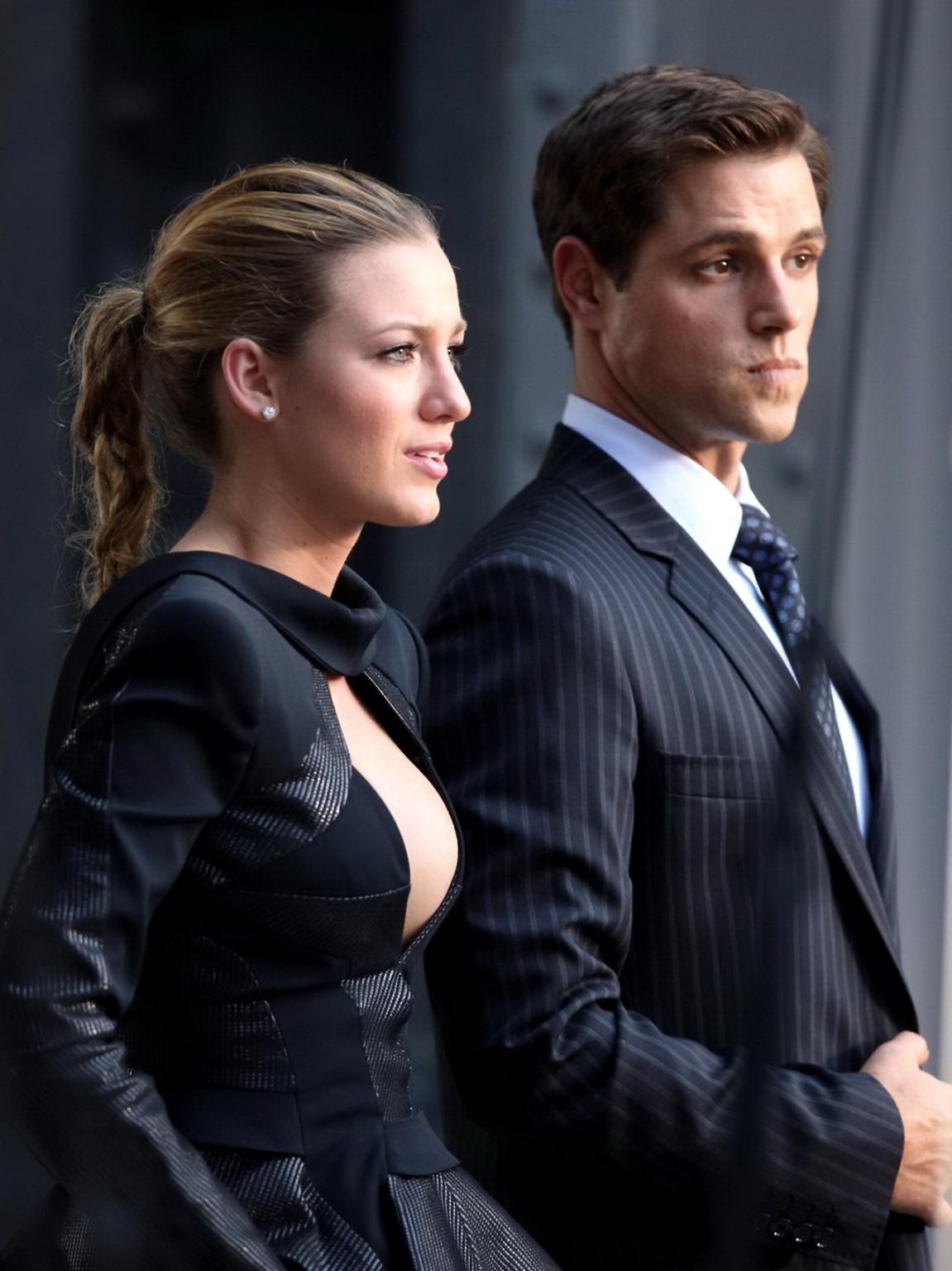 16P Blake Lively showing cleavage in killer outfit on the 'Gossip Girl' set in NYC