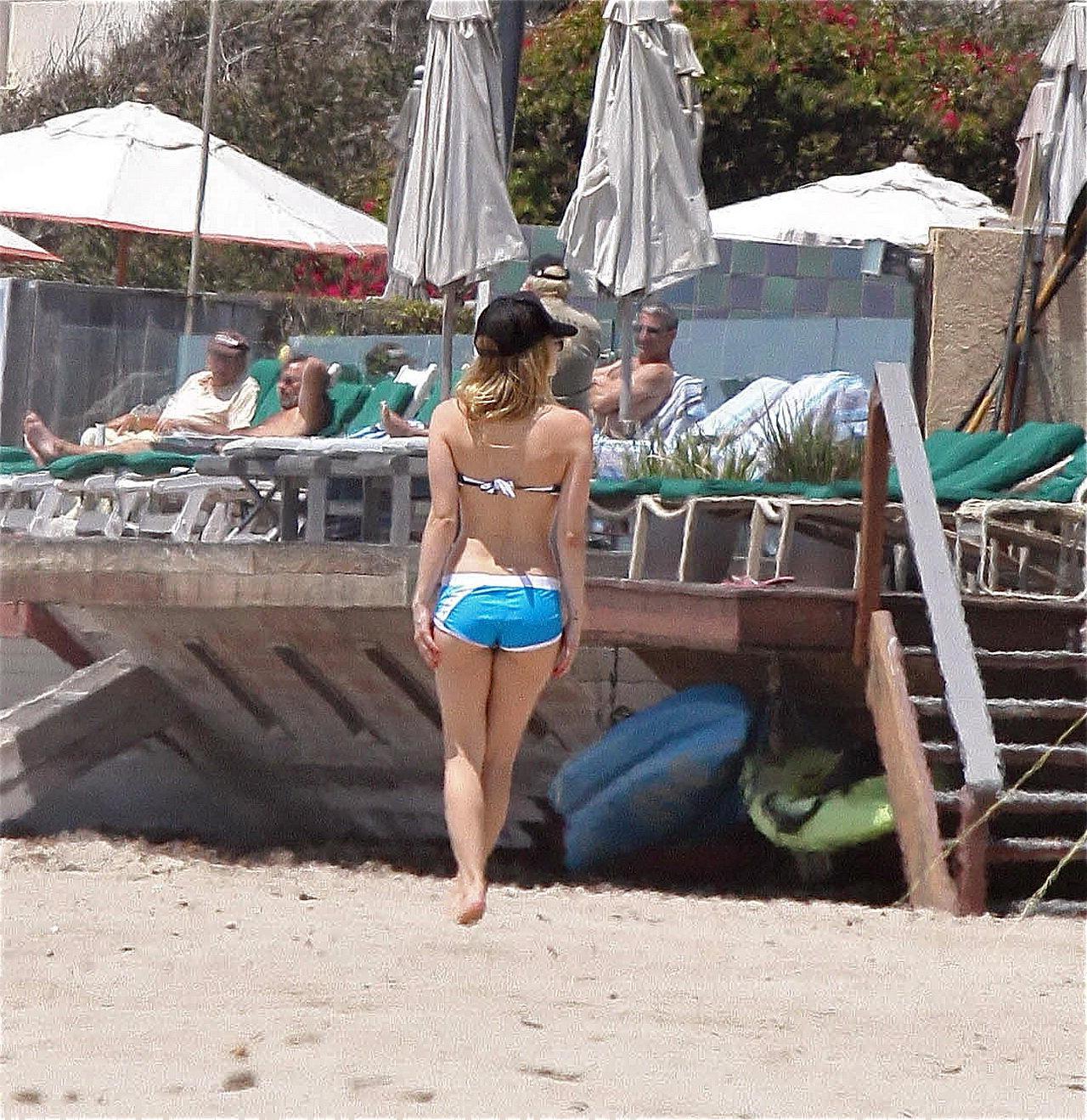 15P Avril Lavigne bikini nip slip at the beach in Malibu