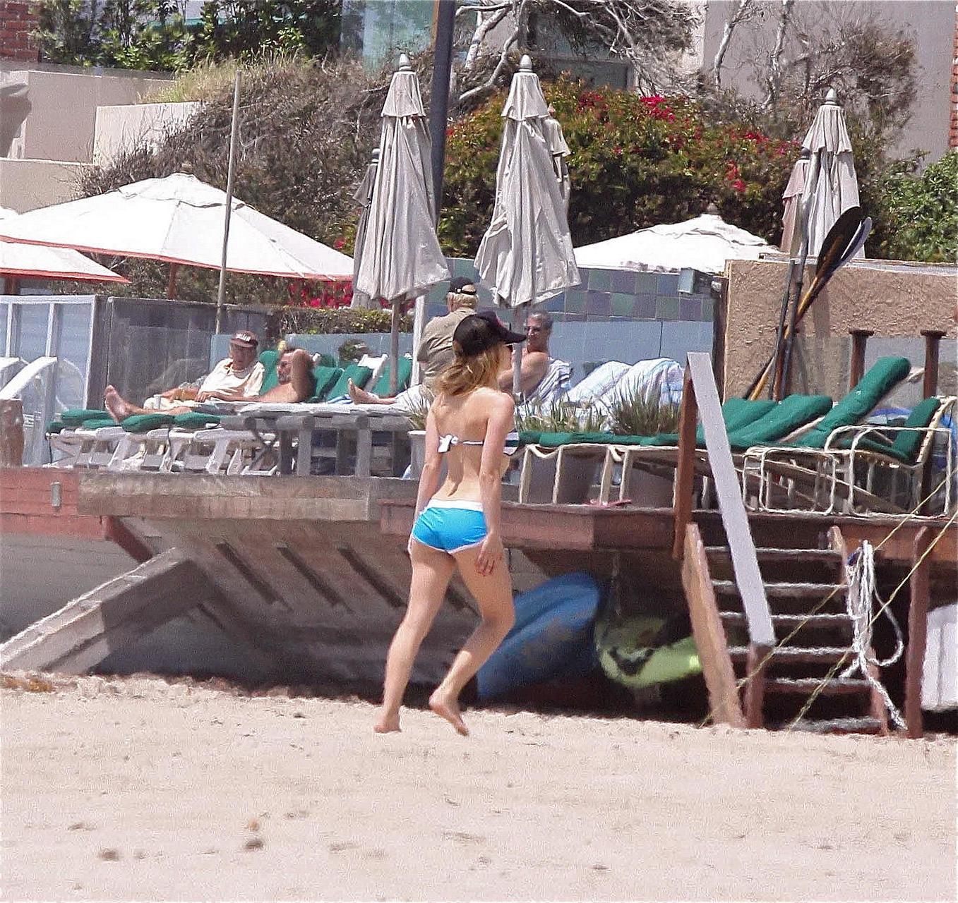 15P Avril Lavigne bikini nip slip at the beach in Malibu