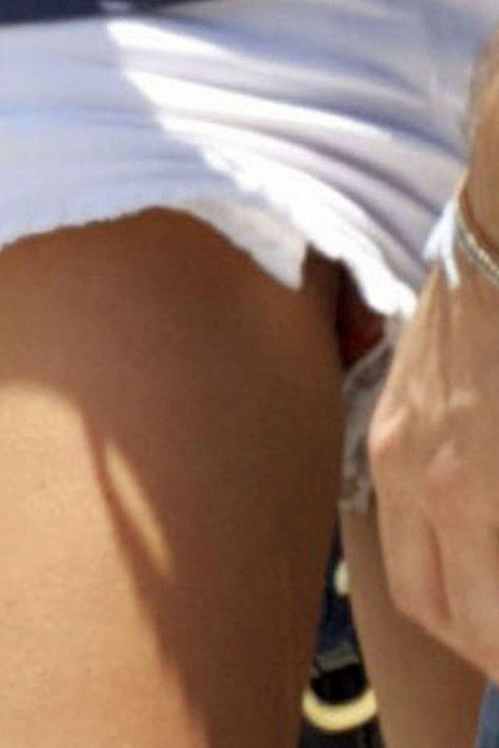 16P Kristin Cavallari huge cleavage and pussy slip paparazzi shoots