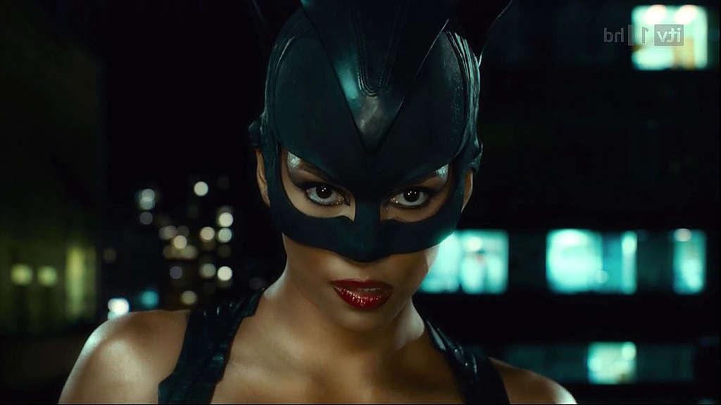 10P Halle Berry showing big cleavage and looking hot in outfit on movie