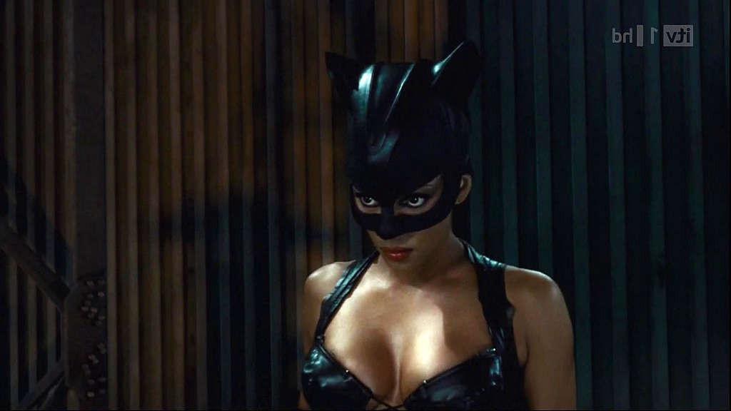 10P Halle Berry showing big cleavage and looking hot in outfit on movie