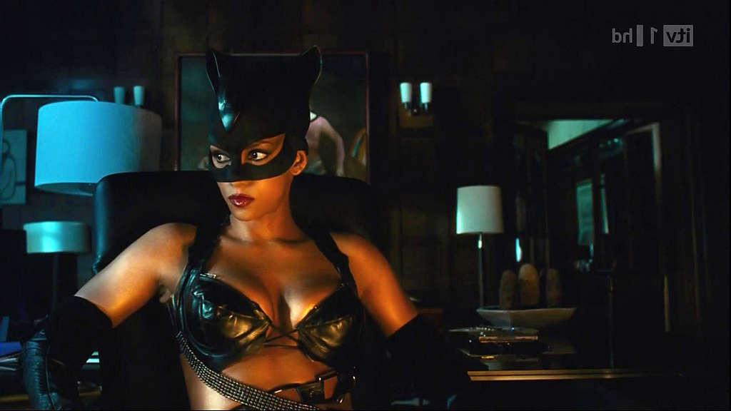10P Halle Berry showing big cleavage and looking hot in outfit on movie