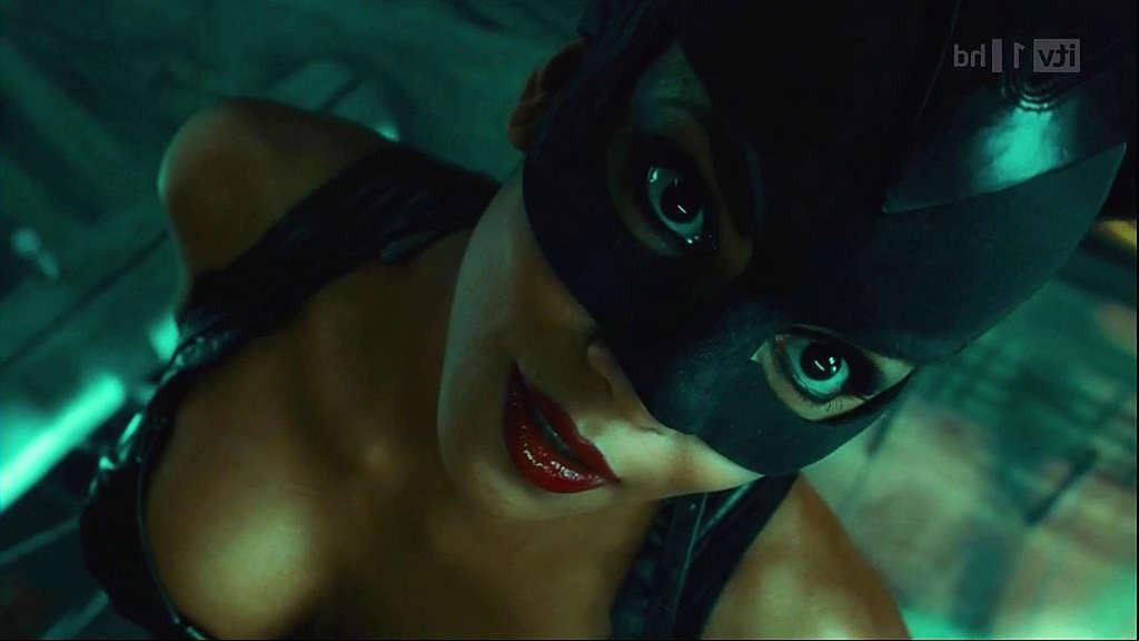 10P Halle Berry showing big cleavage and looking hot in outfit on movie