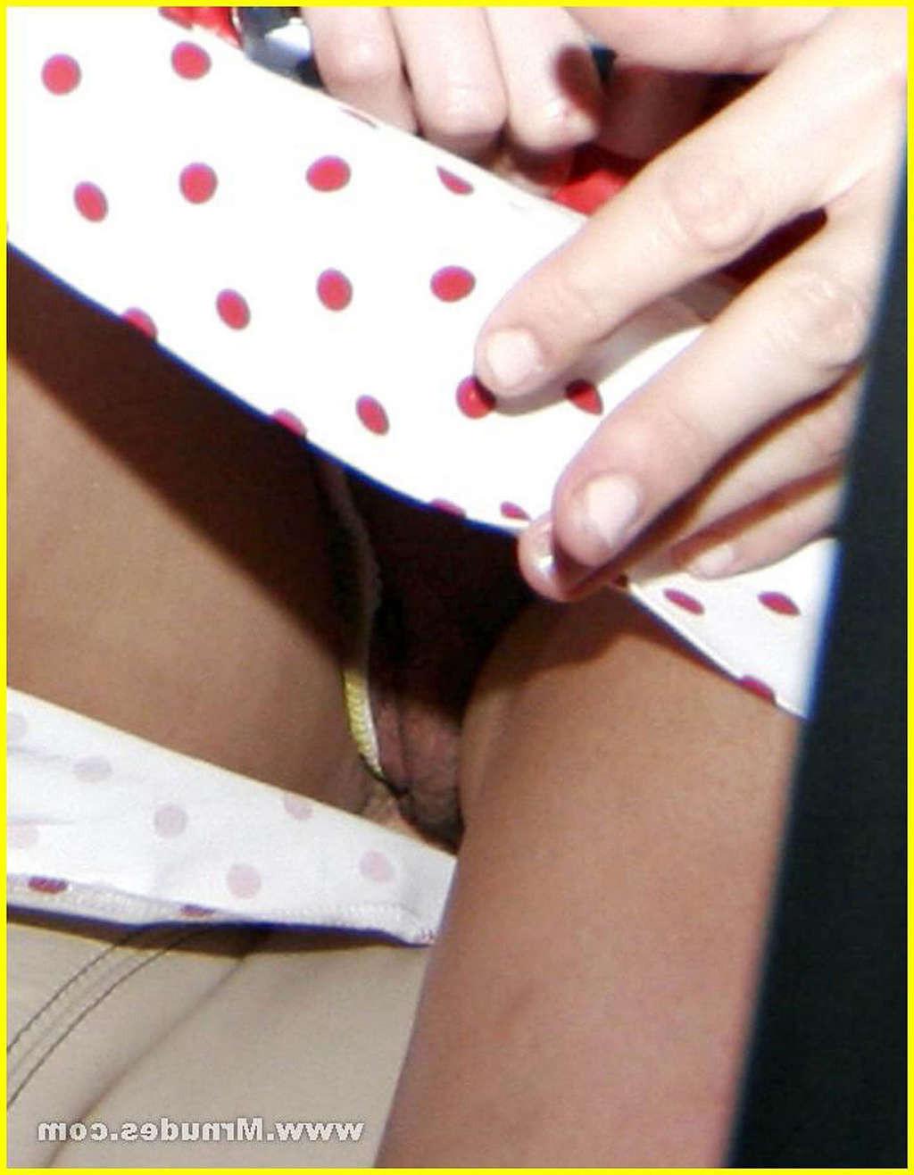 16P Paris Hilton very sexy and hot upskirt and nipple slip photos