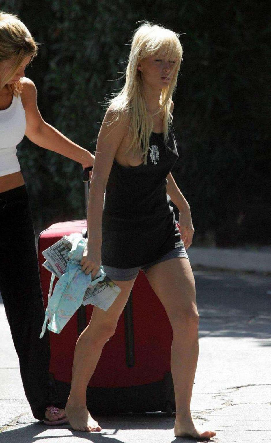 16P Paris Hilton very sexy and hot upskirt and nipple slip photos