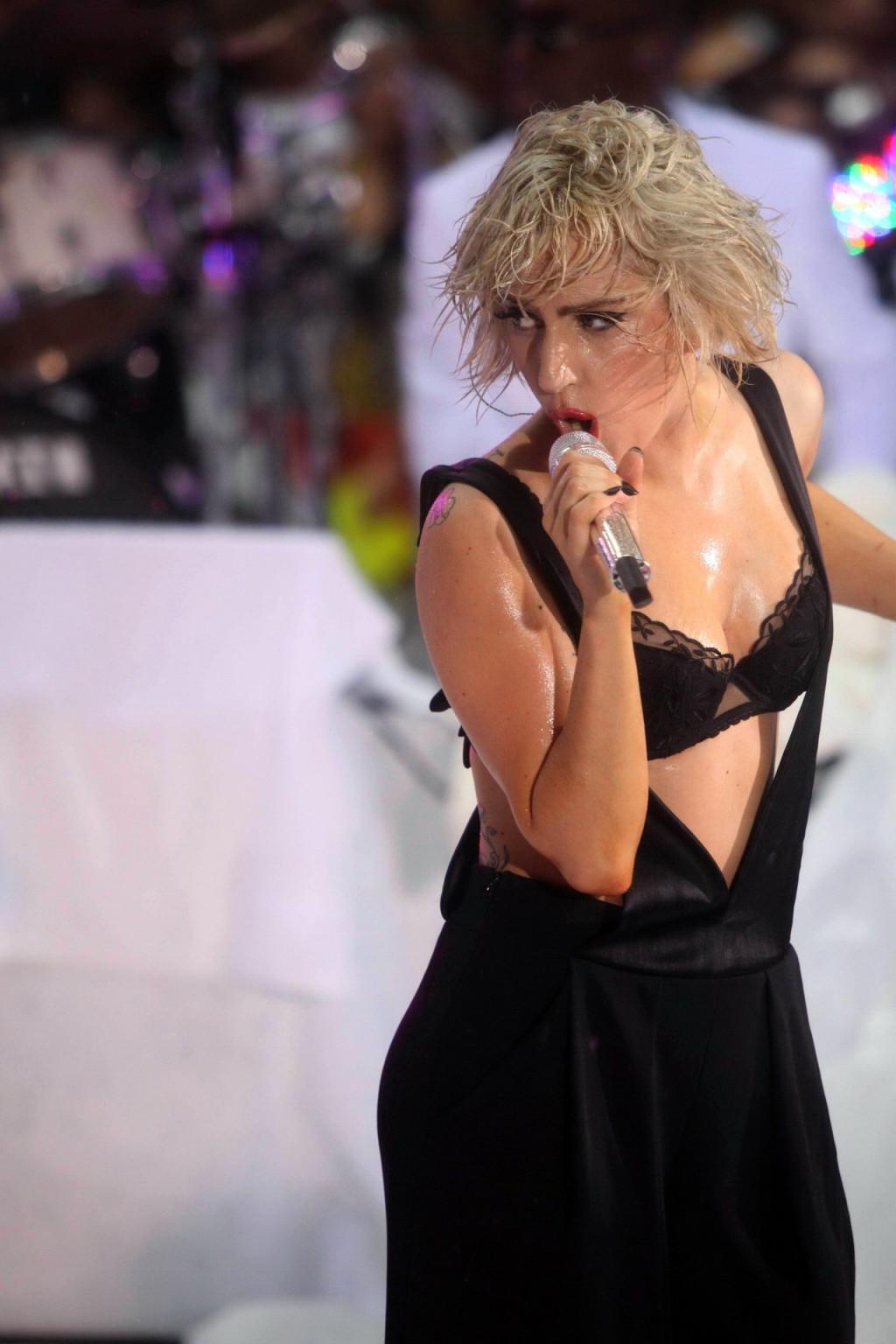 15P Lady Gaga in black bra shows wet cleavage performing in 'Today Show