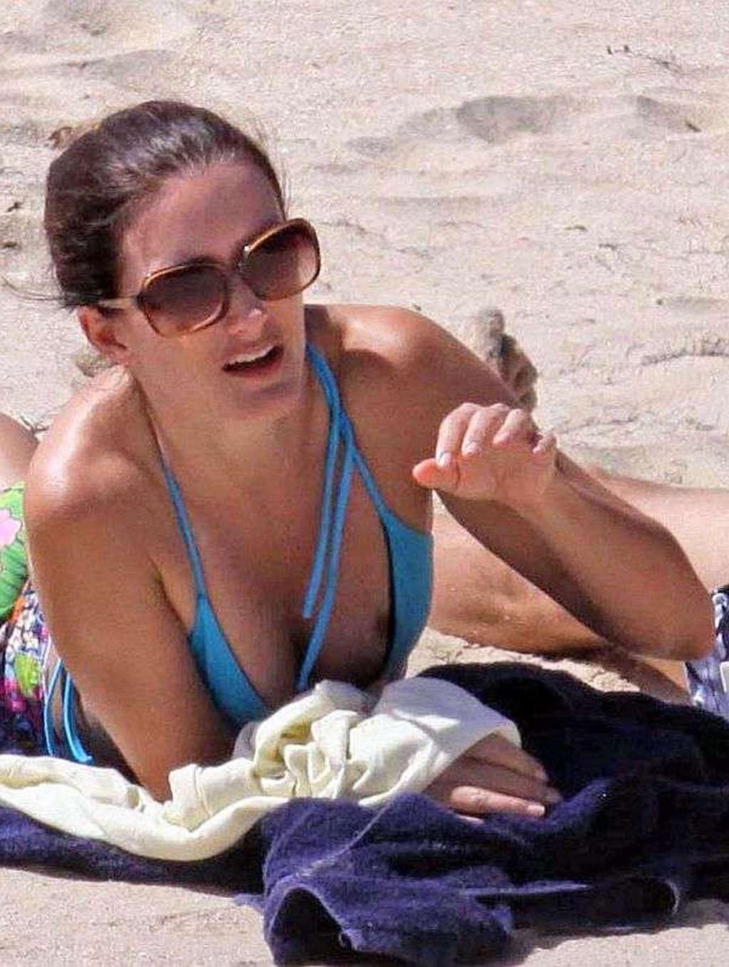 16P Kristin Davis in see thru top and nipple slip paparazzi shoots