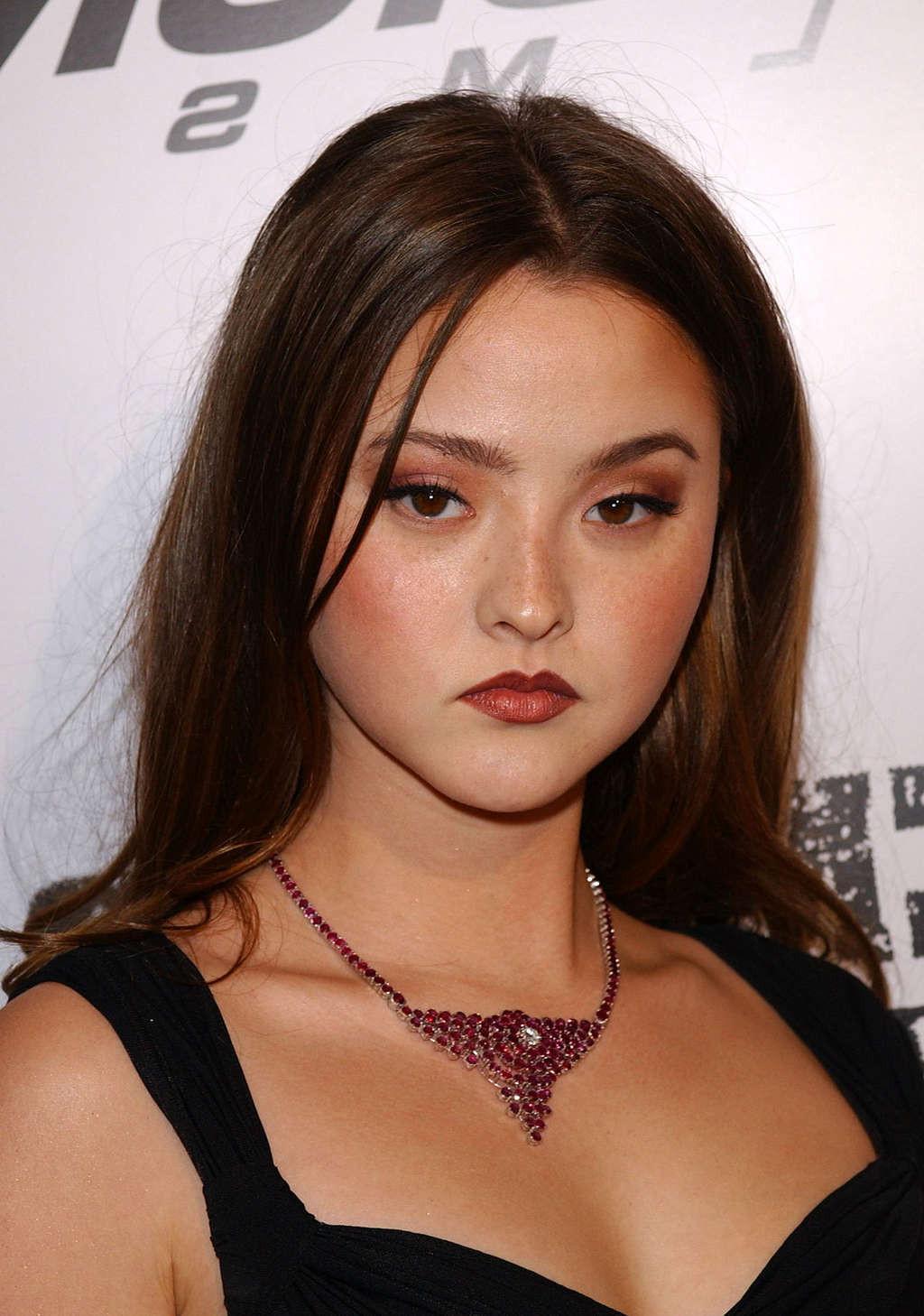16P Devon Aoki nipple slip paparazzi shoots and upskirt