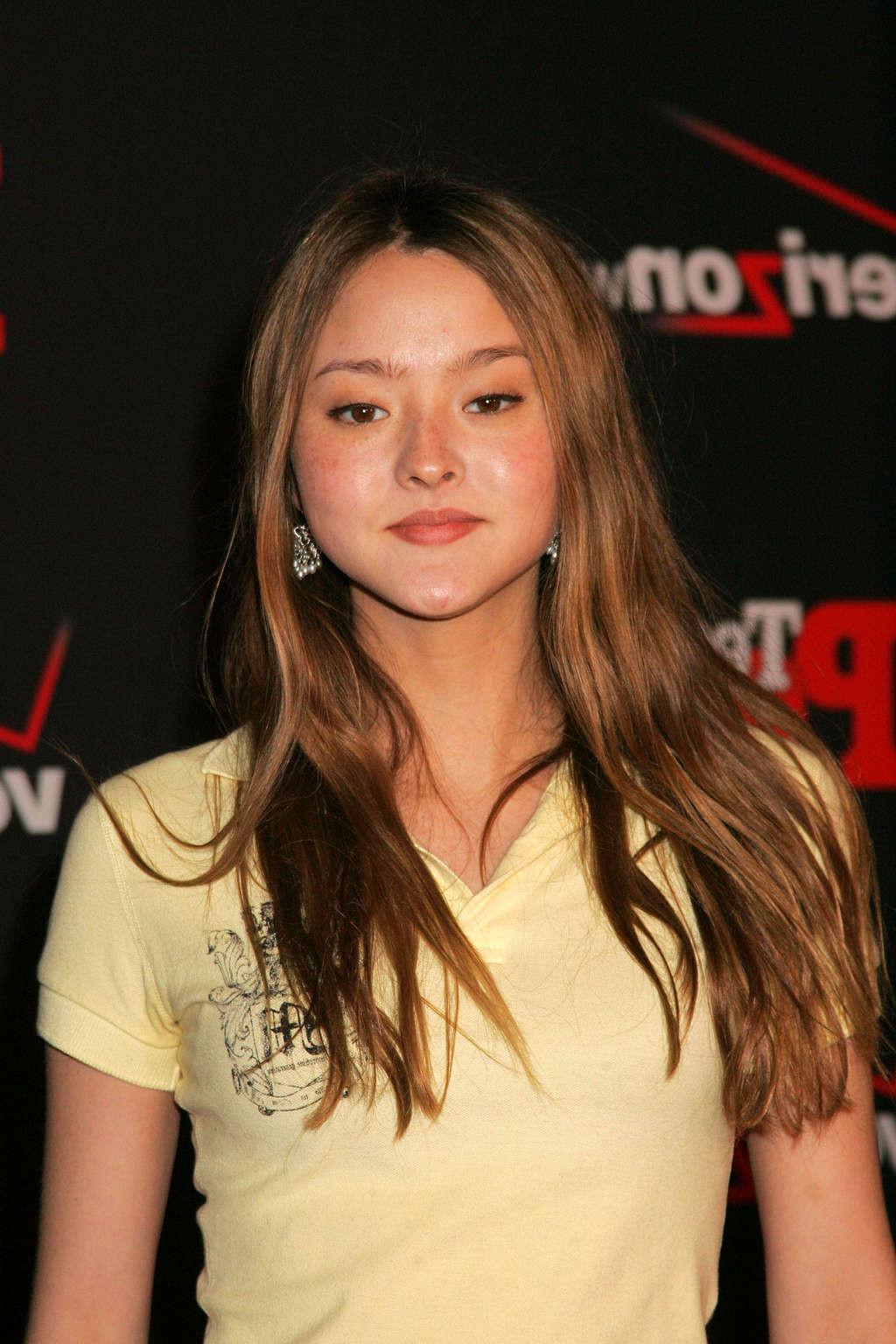 16P Devon Aoki nipple slip paparazzi shoots and upskirt