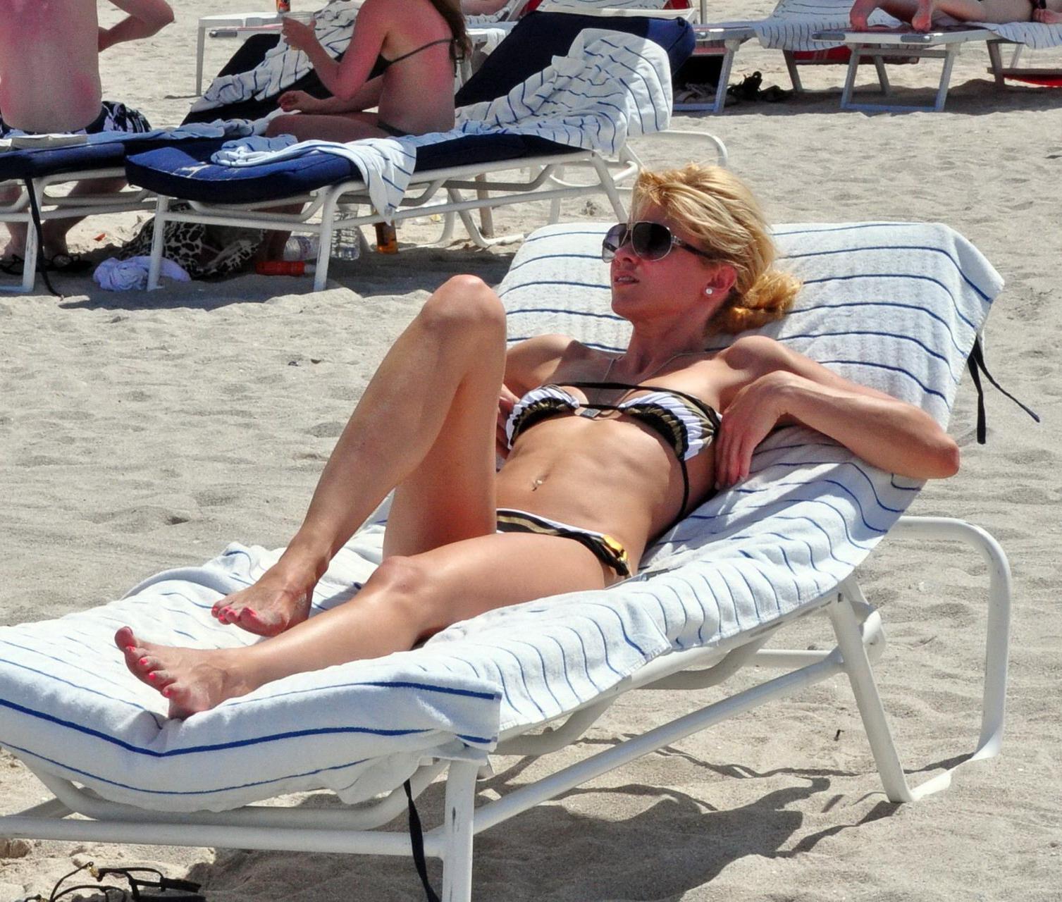 15P AnnaLynne McCord bikini nip-slip on Miami beach