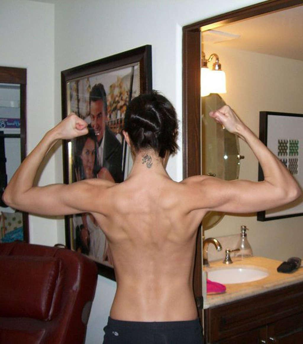 10P Adrianne Curry exposing ass in kitchen and posing topless